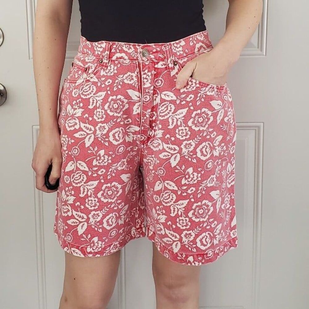90s Pink Floral High Rise Denim Shorts‎